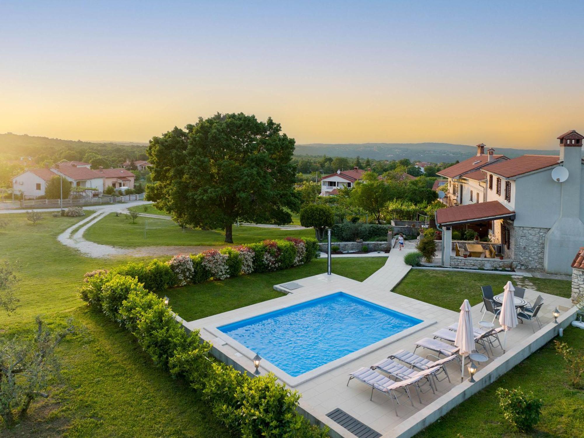 Casa Ivanovac With Pool And Large Front Yard Raša 외부 사진